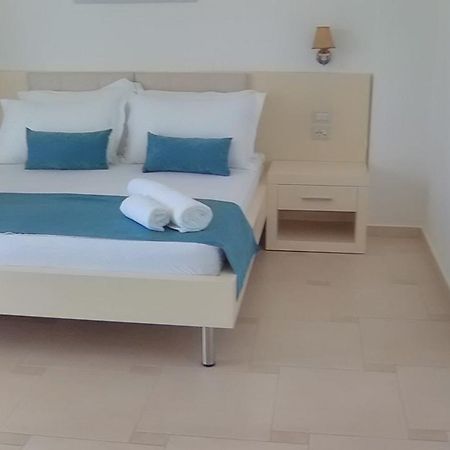 Aler Holiday Inn Sarandë Esterno foto