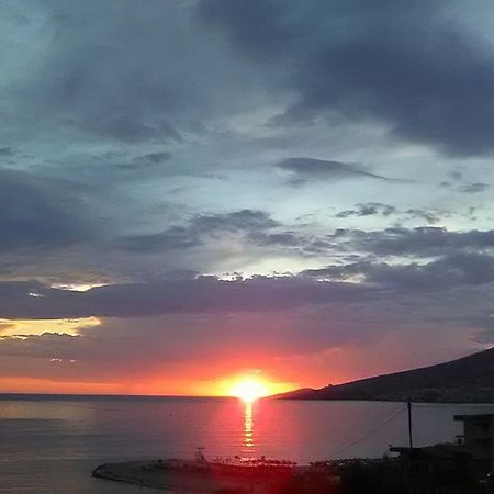 Aler Holiday Inn Sarandë Esterno foto