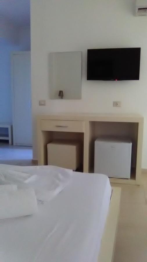 Aler Holiday Inn Sarandë Esterno foto