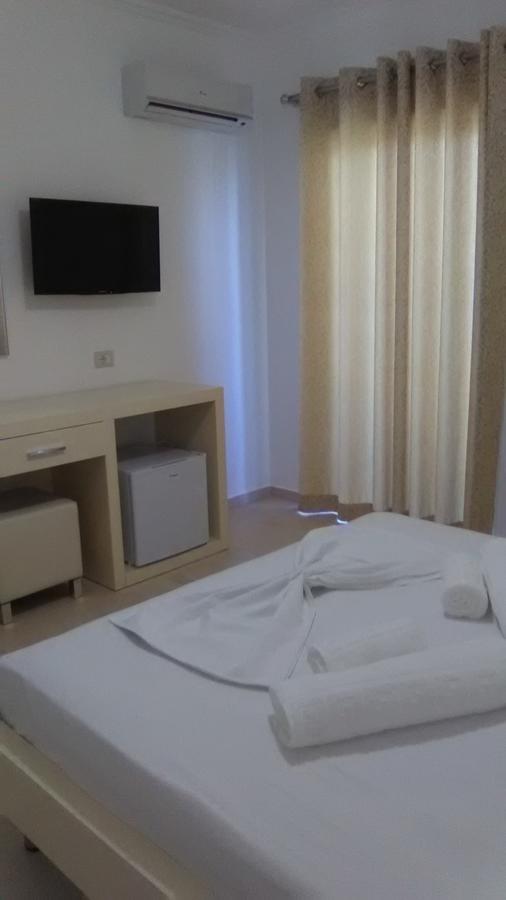 Aler Holiday Inn Sarandë Esterno foto
