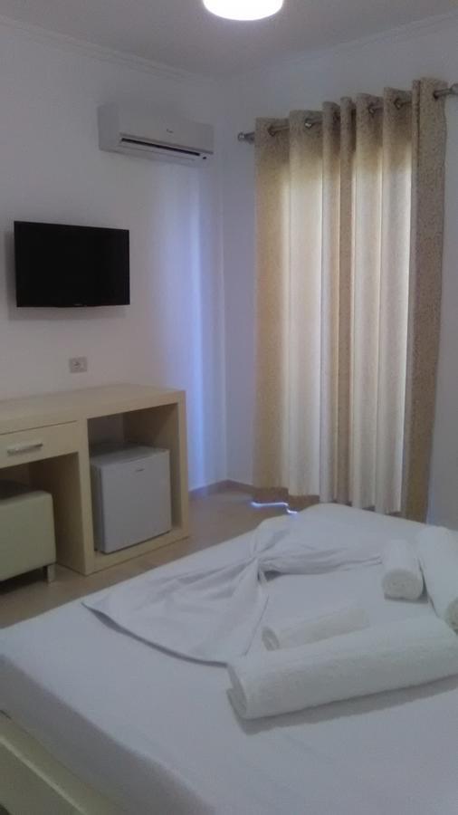 Aler Holiday Inn Sarandë Esterno foto