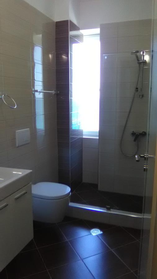 Aler Holiday Inn Sarandë Esterno foto