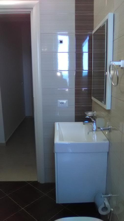 Aler Holiday Inn Sarandë Esterno foto
