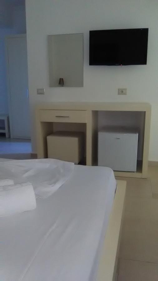 Aler Holiday Inn Sarandë Esterno foto