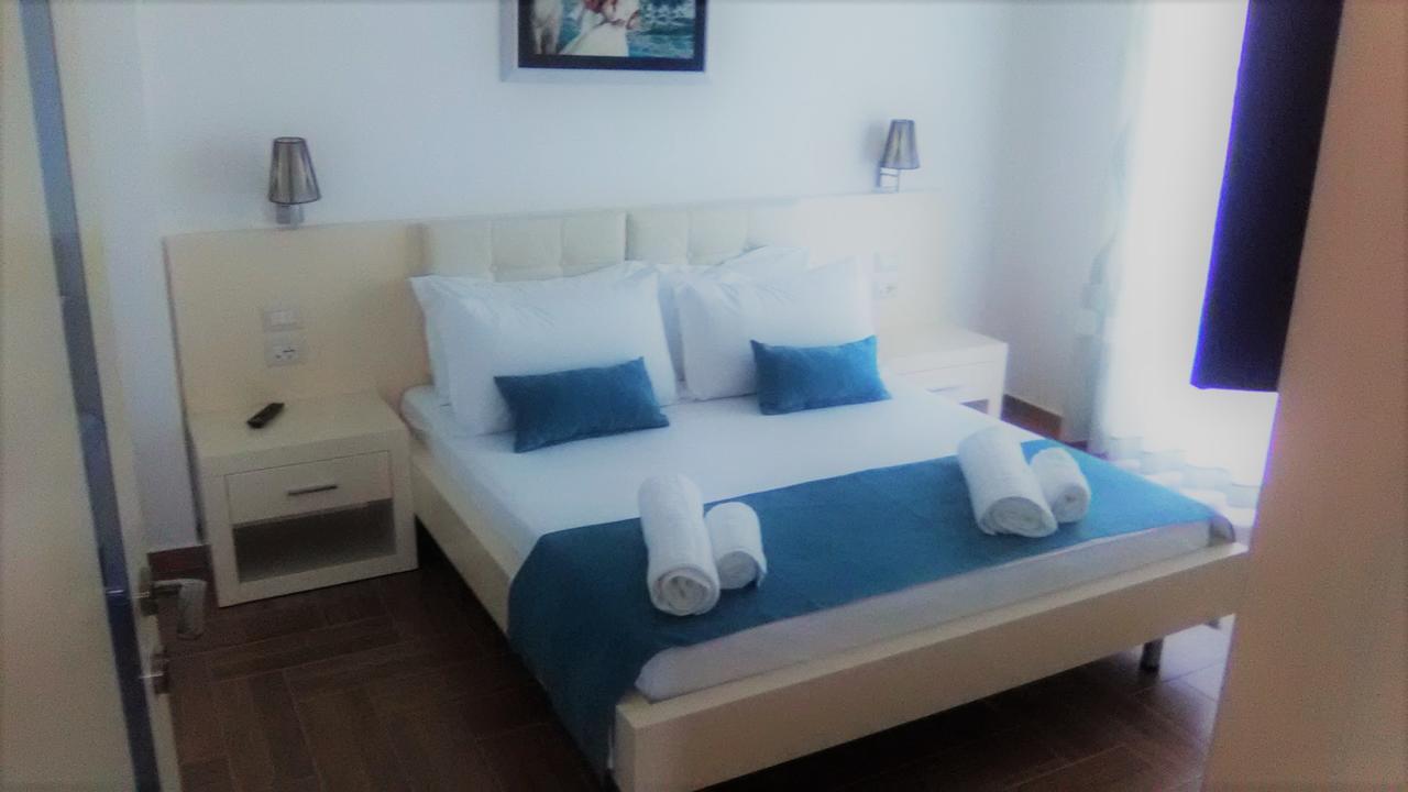 Aler Holiday Inn Sarandë Esterno foto