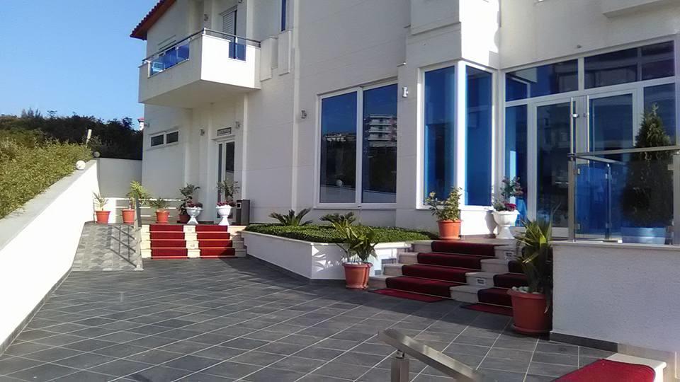 Aler Holiday Inn Sarandë Esterno foto