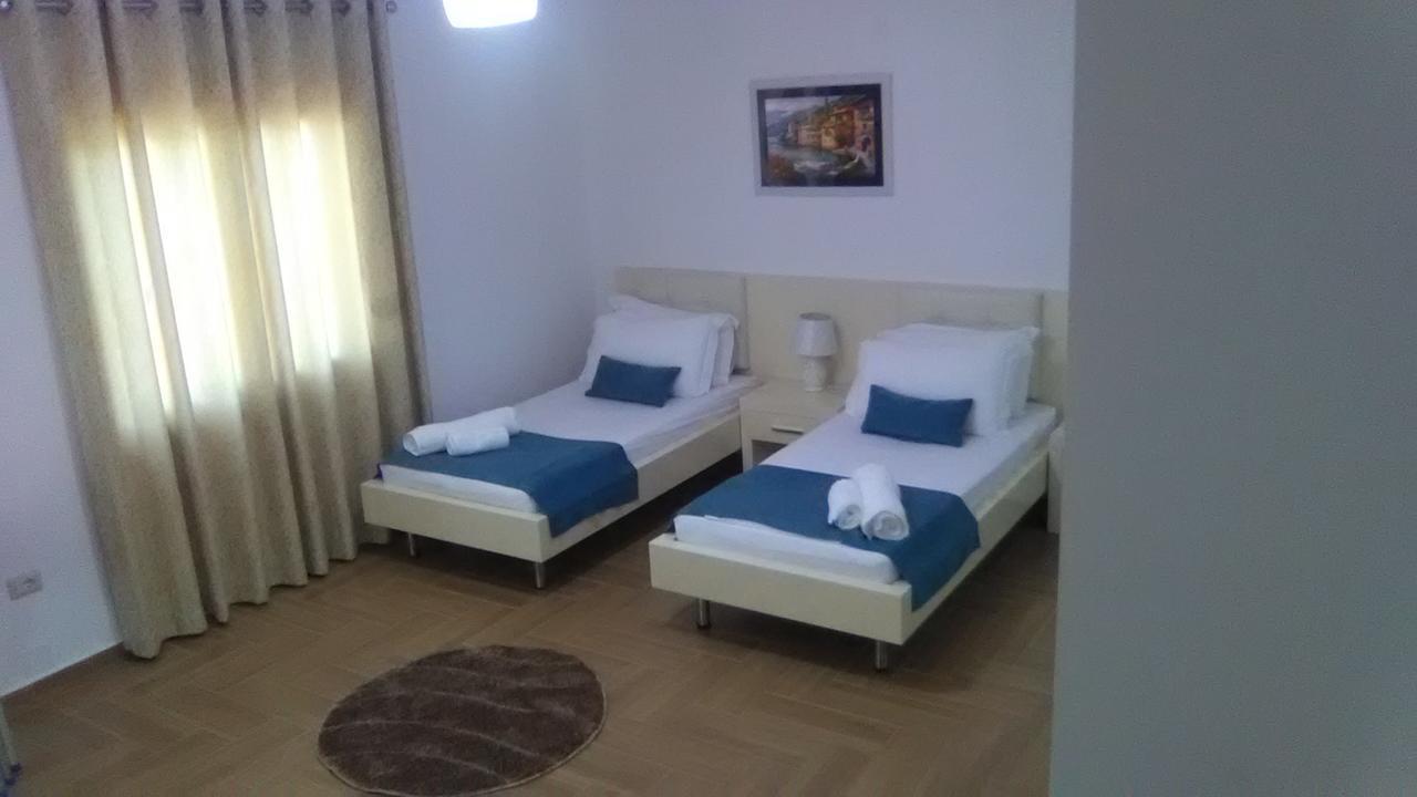 Aler Holiday Inn Sarandë Esterno foto