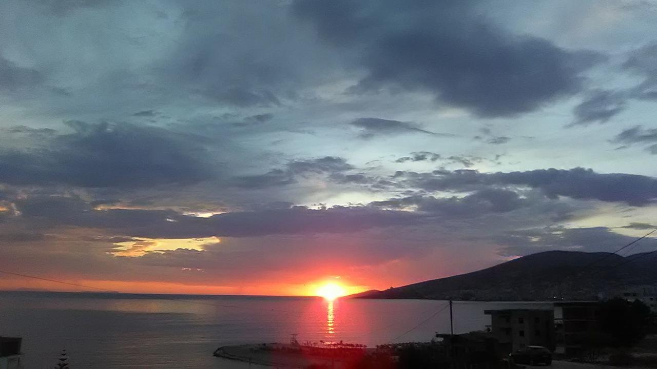 Aler Holiday Inn Sarandë Esterno foto