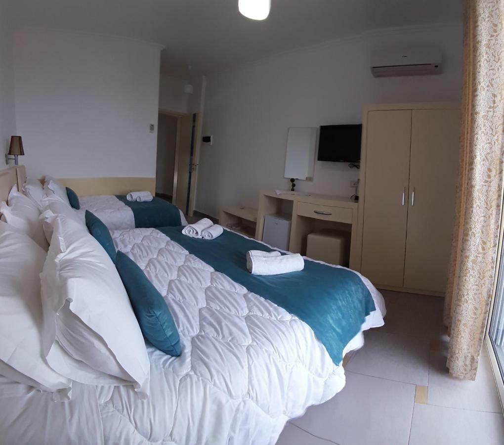 Aler Holiday Inn Sarandë Esterno foto